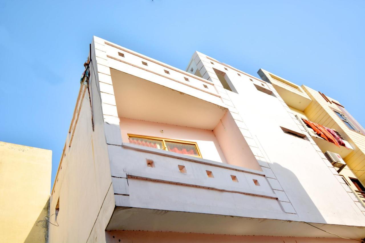 Oyo 40306 White House Hotel Jalandhar Bagian luar foto