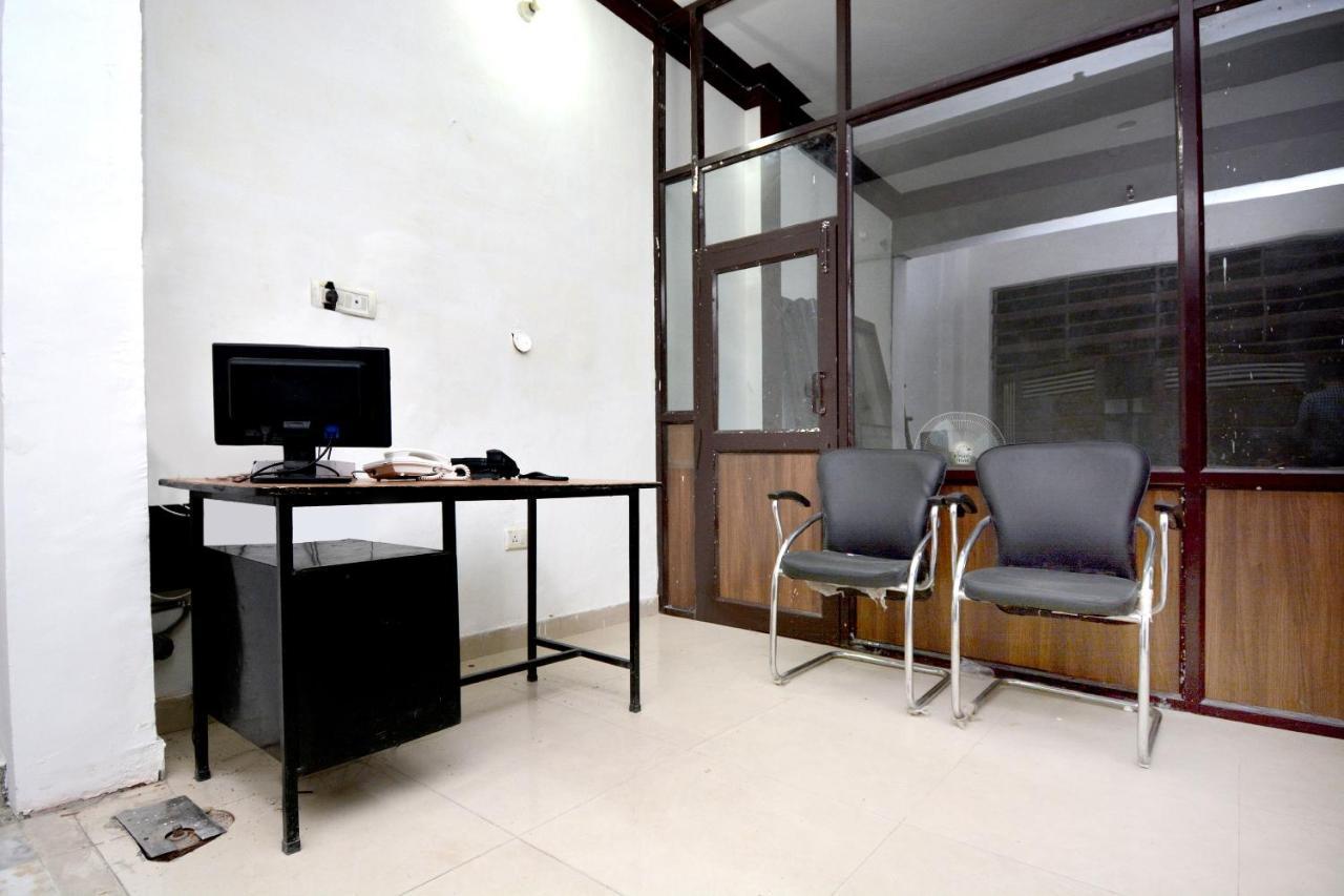 Oyo 40306 White House Hotel Jalandhar Bagian luar foto