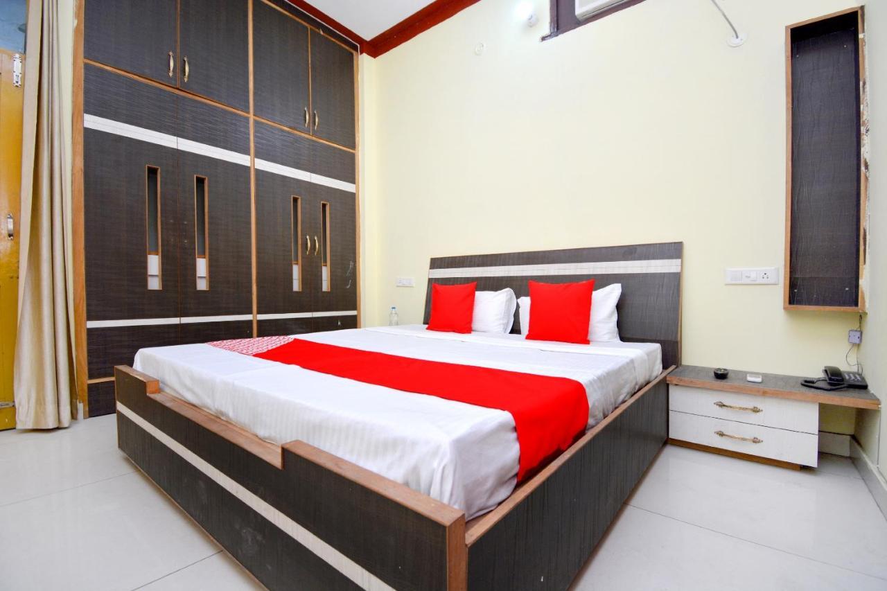 Oyo 40306 White House Hotel Jalandhar Bagian luar foto