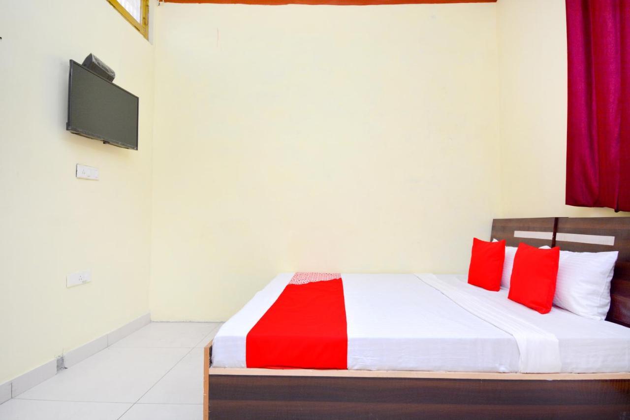 Oyo 40306 White House Hotel Jalandhar Bagian luar foto
