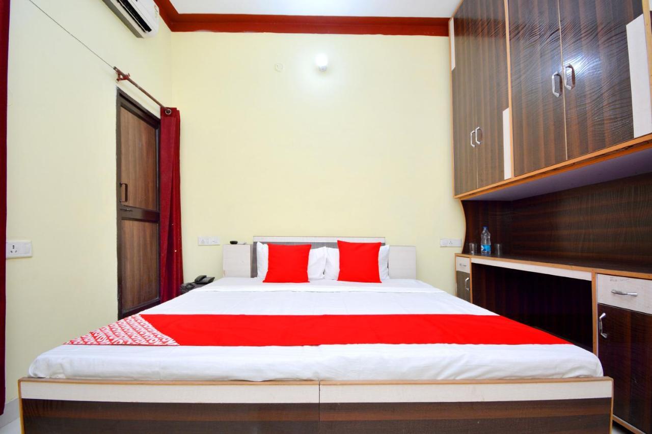 Oyo 40306 White House Hotel Jalandhar Bagian luar foto