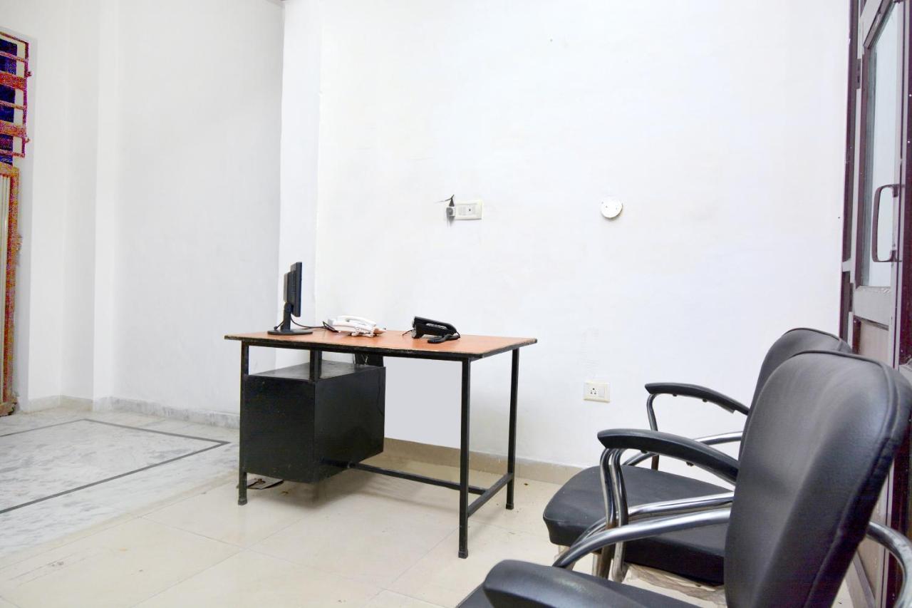Oyo 40306 White House Hotel Jalandhar Bagian luar foto