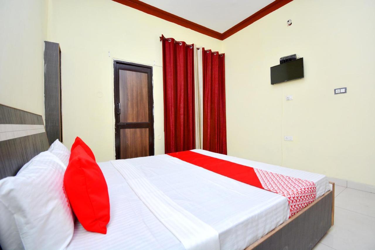 Oyo 40306 White House Hotel Jalandhar Bagian luar foto