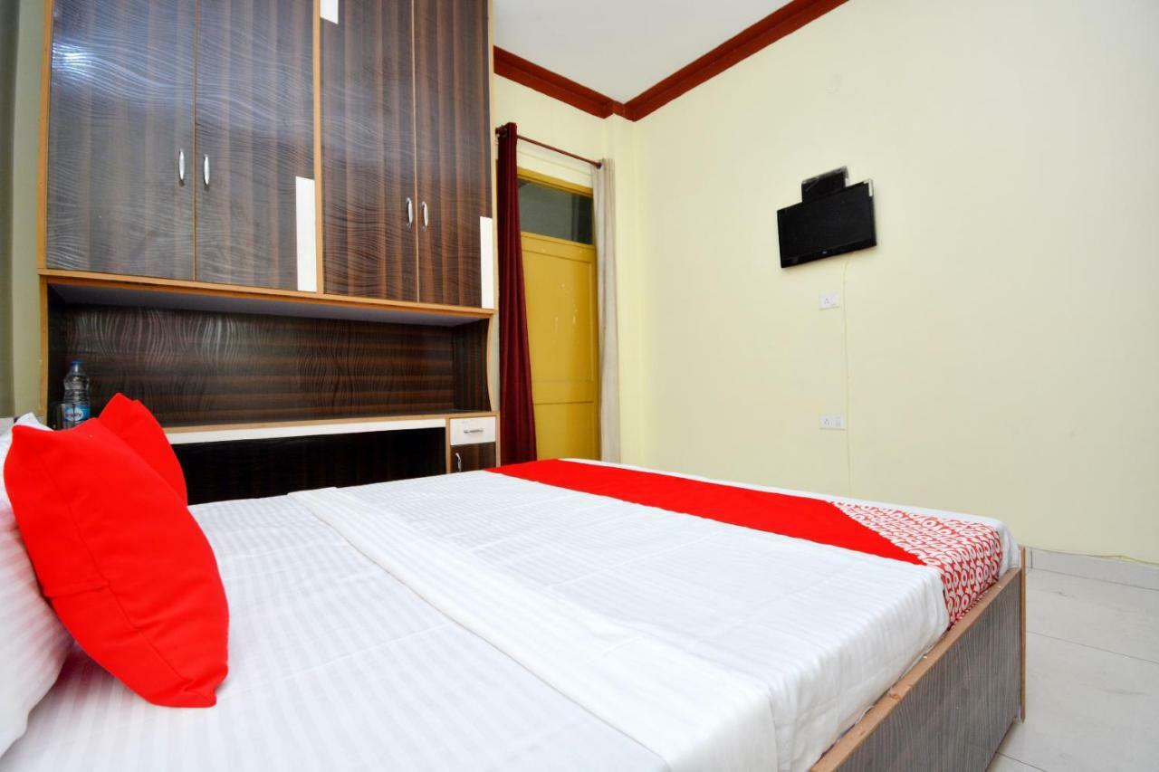 Oyo 40306 White House Hotel Jalandhar Bagian luar foto