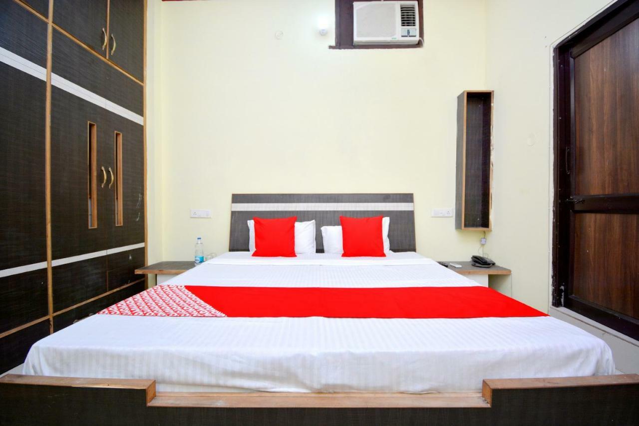 Oyo 40306 White House Hotel Jalandhar Bagian luar foto